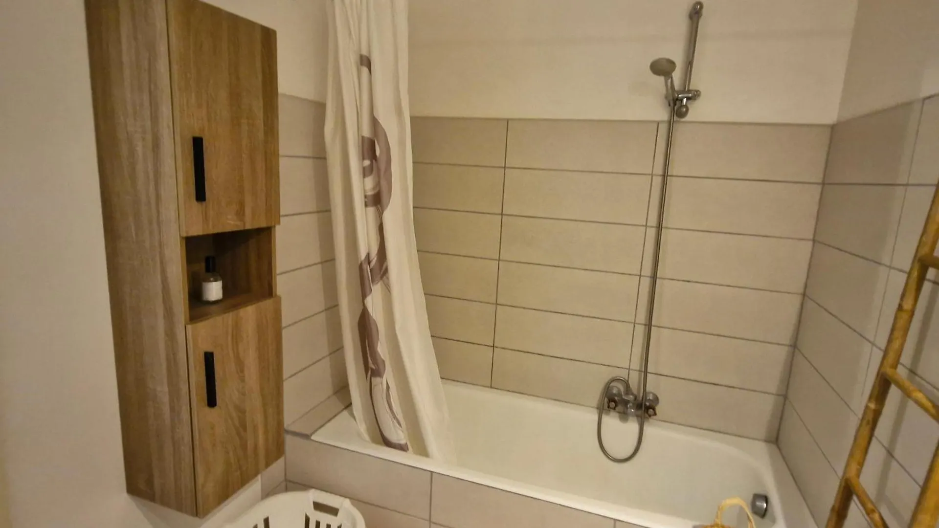 Studio Climatise Pres De La Plage Et Commerces, Parking, Animaux Acceptes, Sainte-Maxime - Fr-1-780-92 Apartment