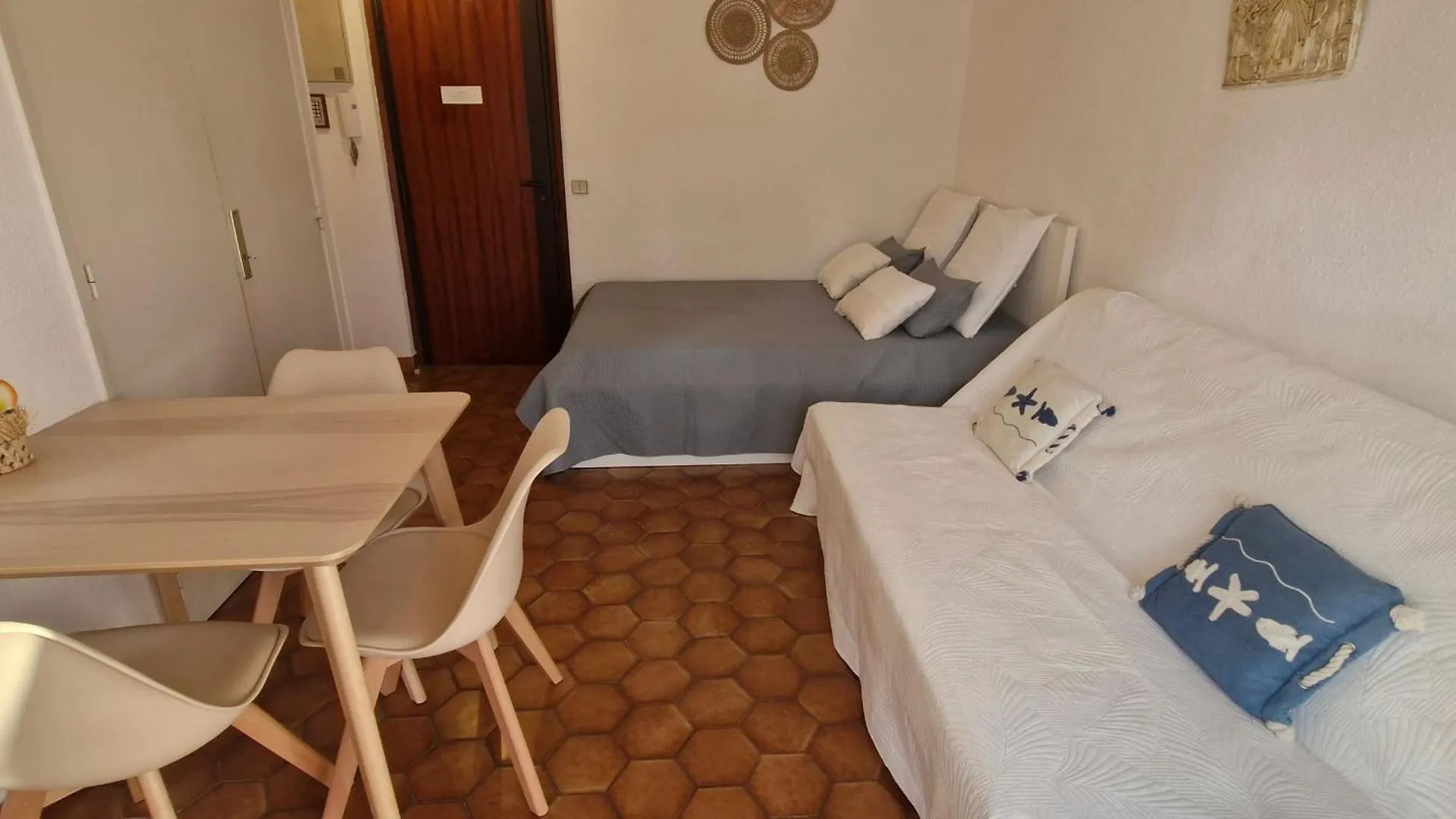 Studio Climatise Pres De La Plage Et Commerces, Parking, Animaux Acceptes, Sainte-Maxime - Fr-1-780-92 Apartment