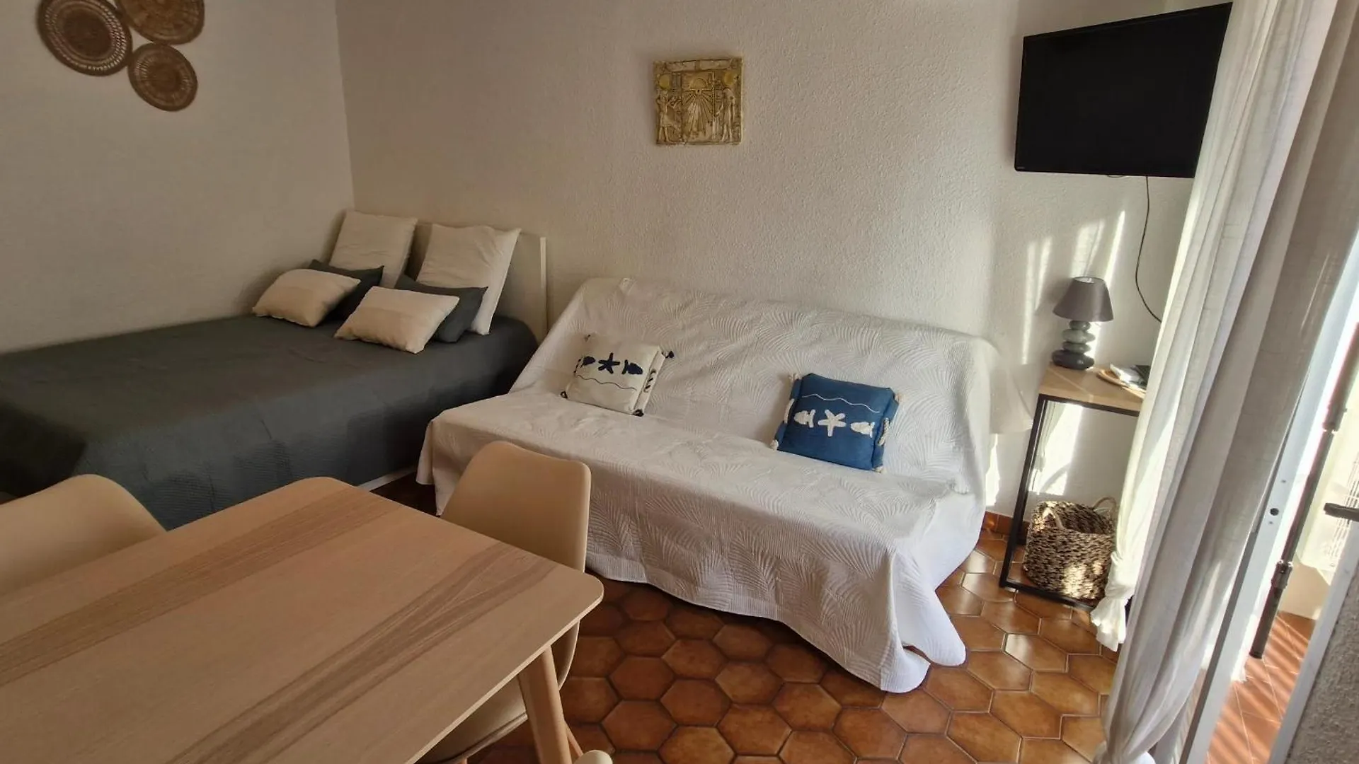 Apartment Studio Climatise Pres De La Plage Et Commerces, Parking, Animaux Acceptes, Sainte-Maxime - Fr-1-780-92